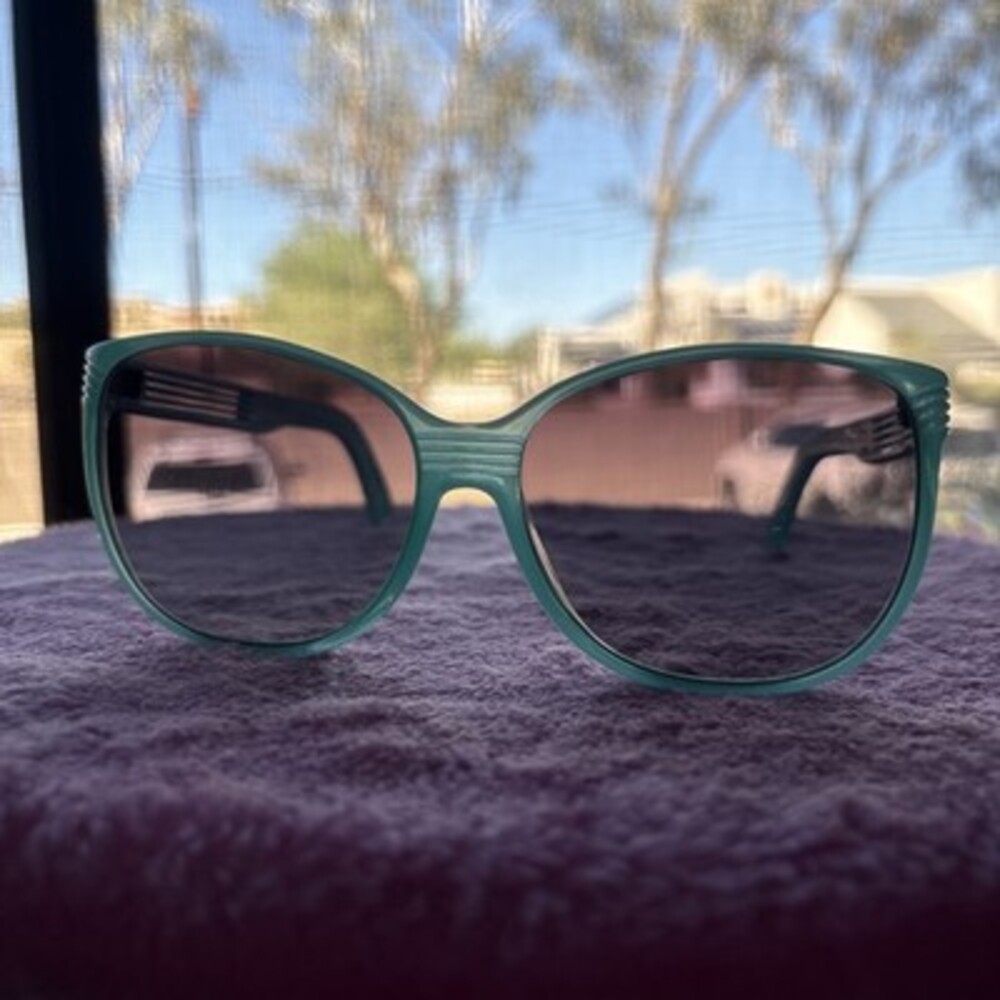 Spy Optic Teal Clarice Women’s Sunglasses - Lightly Used